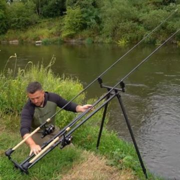 Korum Deluxe River Tripod rod pod za ribolov na rijekama za dva štapa